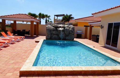 Esmeralda House | BOOK YOUR CHRISTMAS HOLIDAY IN ARUBA AT A BEAUTIFUL, PRIVATE HOME!