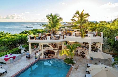 Blowing Point Villa | Book Your Fall/Winter Getaway at La Gran Maria Villa Now!