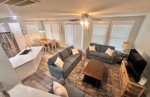 Galveston Cottage | Book your next getaway at Sea La Vie 4/4 Cottage In Pointe West