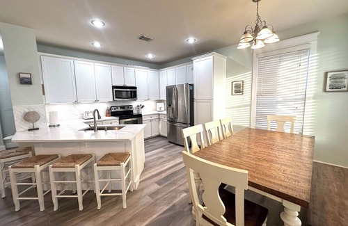Galveston Cottage | Book your next getaway at Sea La Vie 4/4 Cottage In Pointe West