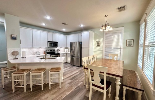 Galveston Cottage | Book your next getaway at Sea La Vie 4/4 Cottage In Pointe West