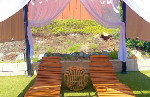 Clairemont Mesa East House | Book your stay for a unique blend of calm and city life in San Diego.