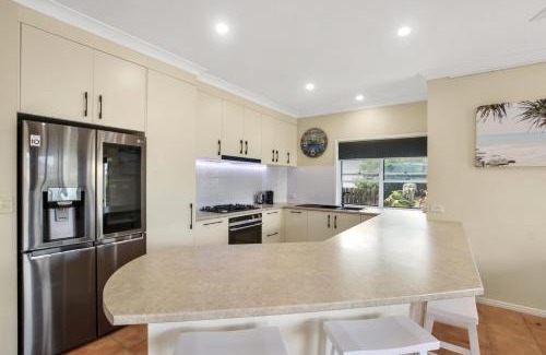Golden Beach House | Booker Parade 22 Golden beach