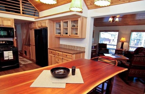 Ashland Cabin | BookStayHop - #47 & 48 Hyatt Prairie Rd. Compound -Hot Tubs and Mountain Views!