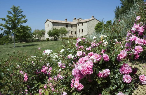 Sarteano Ski Chalet | Borgo Fastelli - Sambuco Chalet in historical Borgo in Val d'Orcia