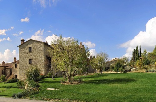 Sarteano Ski Chalet | Borgo Fastelli - Susino Chalet in historical Borgo in Val d'Orcia