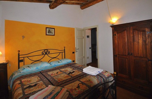 Guistrigona House | borgo la niche (entire structure)