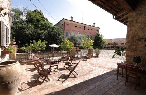 Scandiano Bed & Breakfast | BORGO VILLA VALENTINI