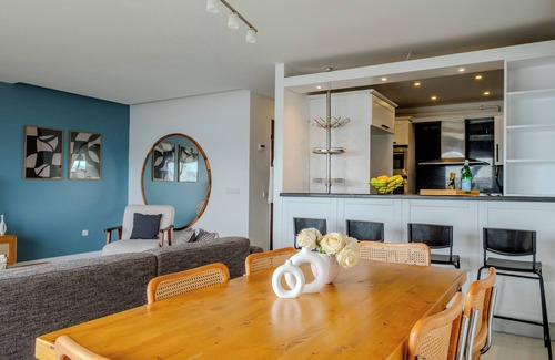 Kabatas Apartment | Bosphorus View: Spacious 3-bedroom apartment in lovely Istanbul with AC