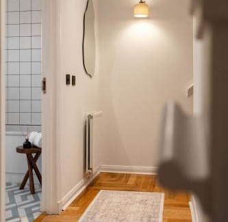North West House | Botanic House - 3BR Home - Private Parking