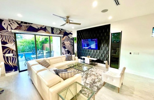 Victoria Park House | Botanical Oasis Home with 2 Pools