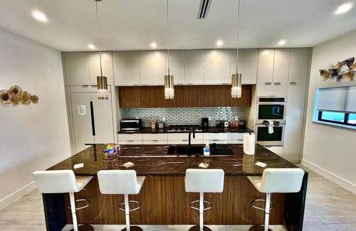 Victoria Park House | Botanical Oasis Home with 2 Pools