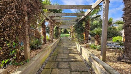 Kingsgate House | Botany Bay Beach House - Stunning Sea Views