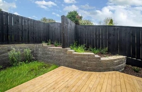 Botany Downs House | Botany Bliss Modern 4-Bedroom Family Escape Unit B