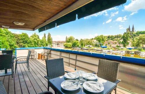 Smichov Boat Rental | Botel Vodnik