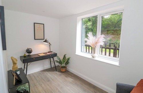 Wolverhampton Cottage | BOTTERHAM HOUSE, pet friendly, with a garden in Wombourne
