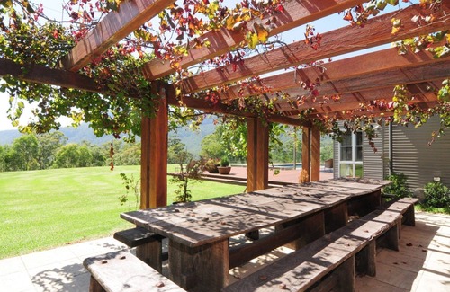 Upper Kangaroo River House | Bottlebrush Lodge - Great views and a pool!