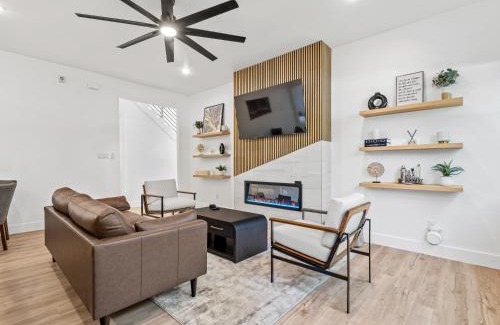 Cedar Crest House | Bottom District Skyline Retreat