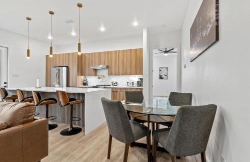 Cedar Crest House | Bottom District Skyline Retreat
