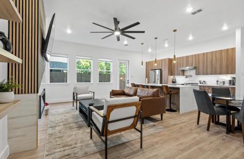 Cedar Crest House | Bottom District Skyline Retreat