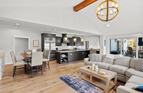 Morristown House | Bougie Bunker | Stunning Views | Spacious Flat Lot