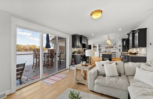 Morristown House | Bougie Bunker | Stunning Views | Spacious Flat Lot