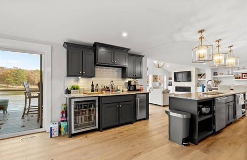 Morristown House | Bougie Bunker | Stunning Views | Spacious Flat Lot