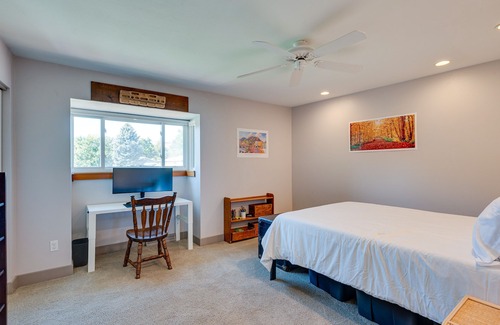 Glenwood Grove - North Iris Condo | Boulder Bliss: Prime Location & Stunning Views!