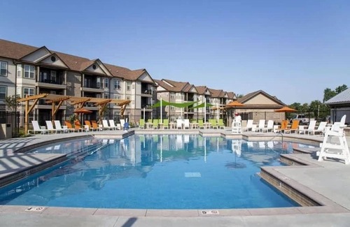 Middletown Apartment | Boulevard Stays Expansive 1BR Suite Pool, Parking & Gym