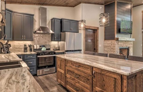 Morganton Cabin | Boundless Views - Pet Friendly | Hot Tub | Panoramic Mountain Views