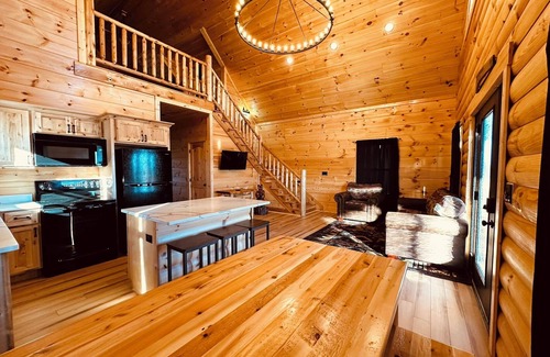 Harrodsburg Cabin | Bourbon Retreat Hot Tub-10