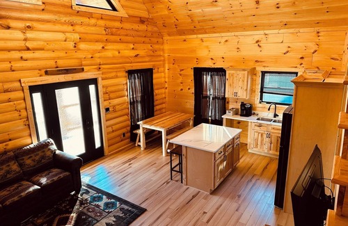 Harrodsburg Cabin | Bourbon Retreat Hot Tub-10