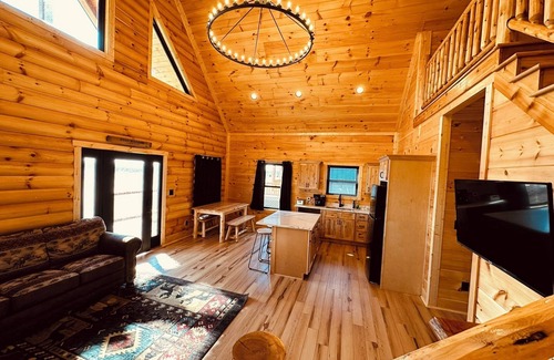 Harrodsburg Cabin | Bourbon Trail Retreat with Hot tub-8