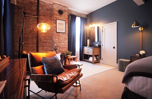 Jacksonville Hotel | Boutique 1 BR King Suite in historic Jacksonville. Walk to Britt Festival and wine tasting! Features a luxurious tub, comfortable king bed, and charming Inn details. Ideal for couples