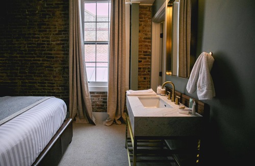 Jacksonville Hotel | Boutique 1 BR King Suite in historic downtown Jacksonville. Walk to the Britt Festival! Enjoy a king bed, modern rain shower, and charming Inn details. Ideal for a romantic or weekend getaway.