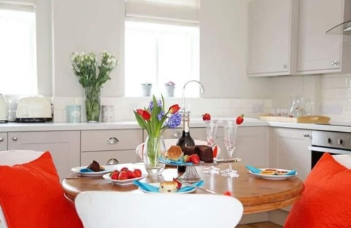 Twyford Cottage | Boutique 5 Bedroom(Sleep 12) Cottage Nr Winchester