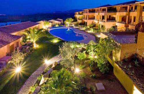 Porto Pozzo Apartment | Boutique Apartment no 24 with Sea View and large Pool