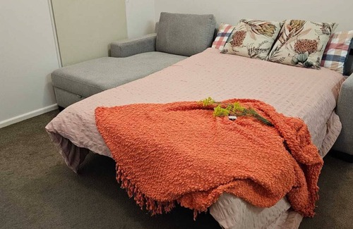 Kensington Apartment | Boutique apartment on ground level with free parking