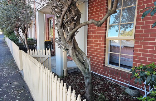 Kensington Apartment | Boutique apartment on ground level with free parking