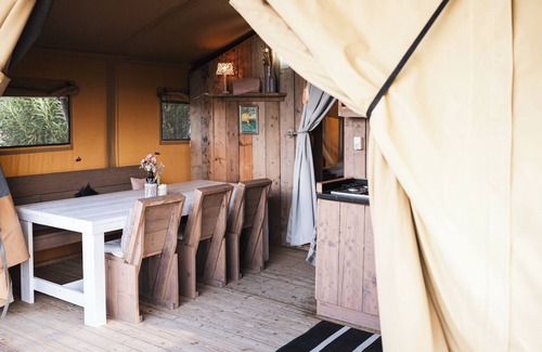 Montefiore dell'Aso RV Rental | Boutique Glamping Safaritent, met uitzicht op Adriatische zee