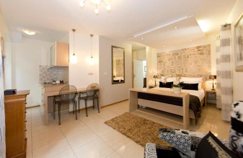 Split House | Boutique Guest Accommodation Zephyrus