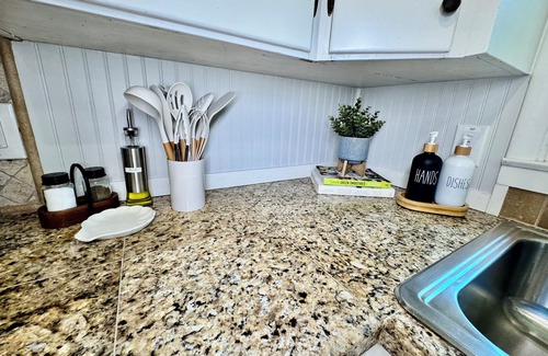 Abilene House | Boutique Home-Cozy, Clean, Comfy, 3/2 Abilene, Sleeps 6, near ACU, King