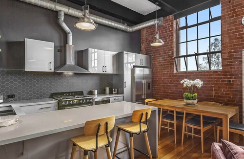 Fitzroy Apartment | BOUTIQUE STAYS - Loft on Rose