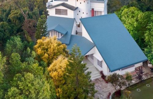Bullawala House | Boutique Villa by Hotel Saffron Leaf with Private Lawn & Bonfire
