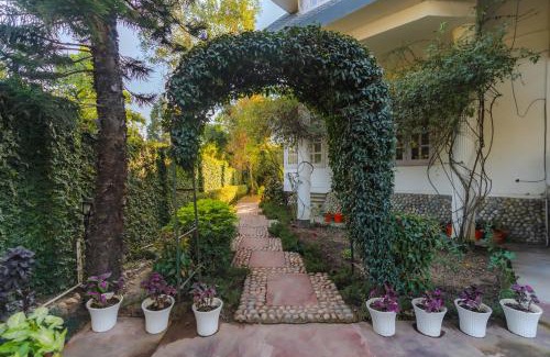 Bullawala House | Boutique Villa by Hotel Saffron Leaf with Private Lawn & Bonfire