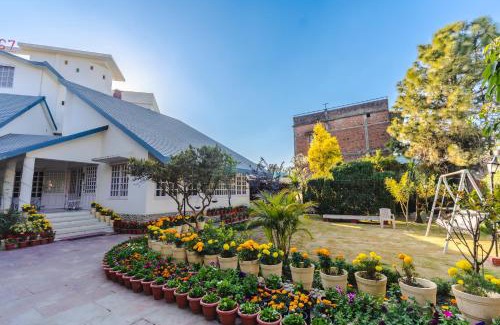 Bullawala House | Boutique Villa by Hotel Saffron Leaf with Private Lawn & Bonfire