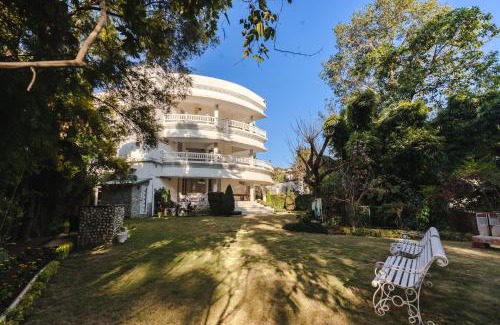 Bullawala House | Boutique Villa by Hotel Saffron Leaf with Private Lawn & Bonfire