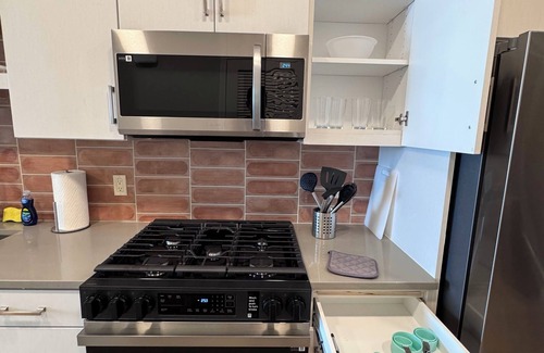 Midway District Apartment | Bowen: Cozy 1-Bedroom Apartment w/AC & Gym in Charming Point Loma, San Diego