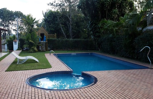 Sao Paulo House | Lovely house with pool and wooden houses on the banks of Guarapiranga Dam