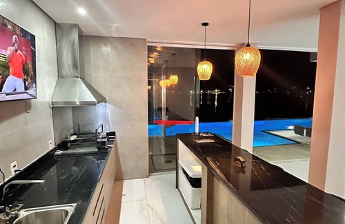 Mambucaba House | Mansion on the sand, private beach, heated jacuzzi, wet bar